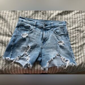 Arizona Jean Company Light Wash Distressed Frayed Denim Shorts